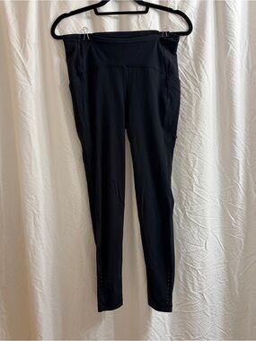 Lululemon Swift Speed Leggings. Size 8. Has hole in side pocket.